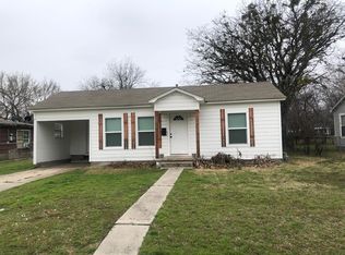 1217 S Howeth St, Gainesville, TX 76240