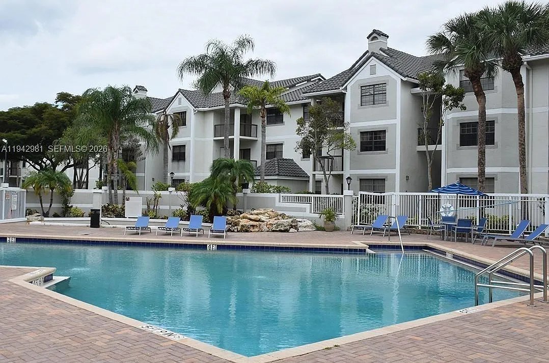 3 bed, 1114 sqft, $2,400 — Photo 3