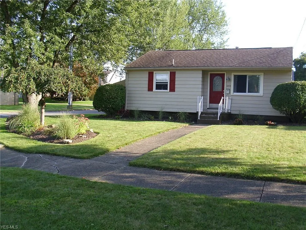 1459 Youll St photo 1