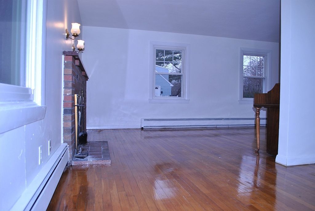 21 Goldsmith Ave