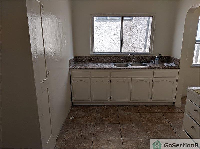 1st image of 2650 S Manhattan Pl #12