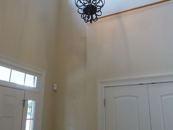 4th image of 1053 The Glen St