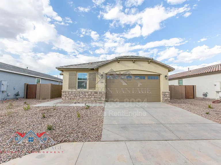 2304 E Kelly Dr — Photo 2