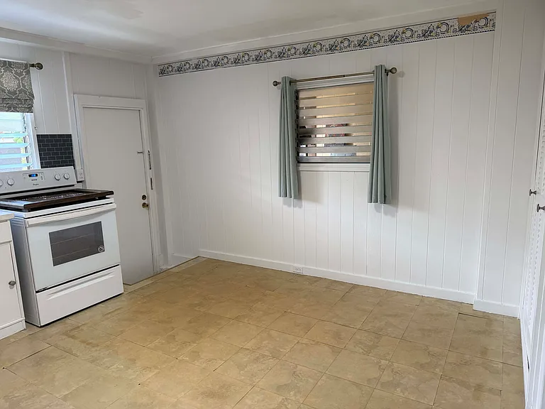 448 Ulupaina St — Photo 13