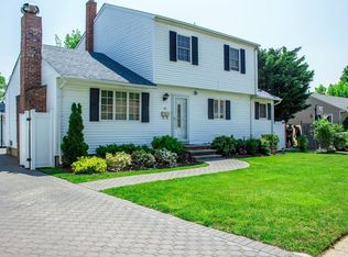 83 N Fordham Rd, Hicksville, NY 11801