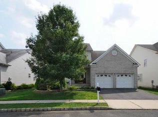 37 Bay Hill Blvd, Monroe Township, NJ 08831