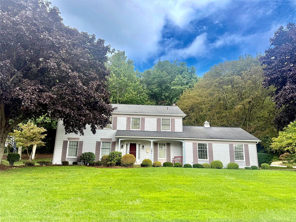 1st image of 701 Hawthorne Trce