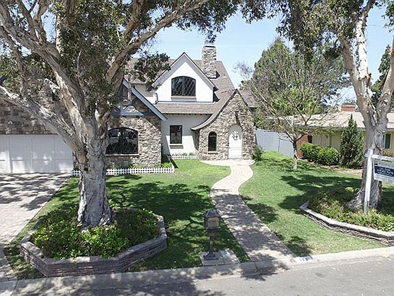 3rd image of 550 Country Club Ln