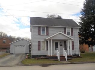 210 Nesbit St, Franklin, PA 16323