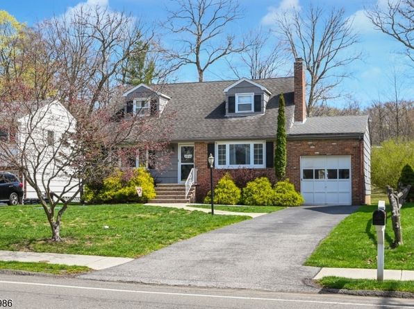 72 Monhegan Ave, Oakland Boro, NJ 07436