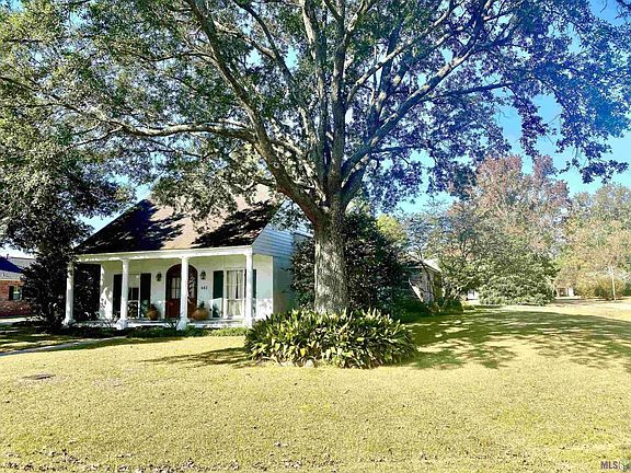 2nd image of 683 E Majestic Oaks Pl
