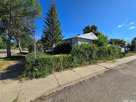 2nd image of 618 3rd STREET SE