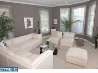 407 Merion Hill Ln, Conshohocken, PA 19428