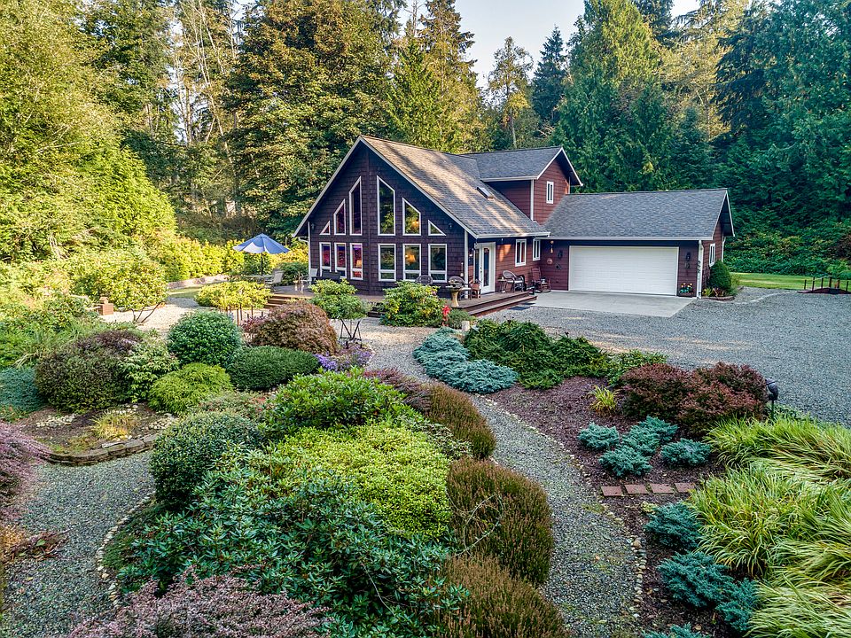 A rare find this close to town with 100% peaceful privacy.