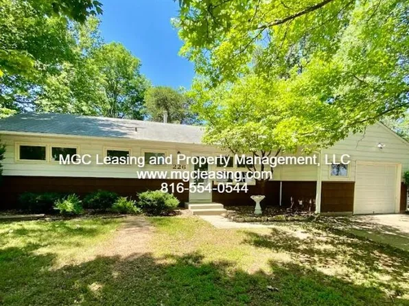 226 SW McClendon Dr, Lees Summit, MO 64081