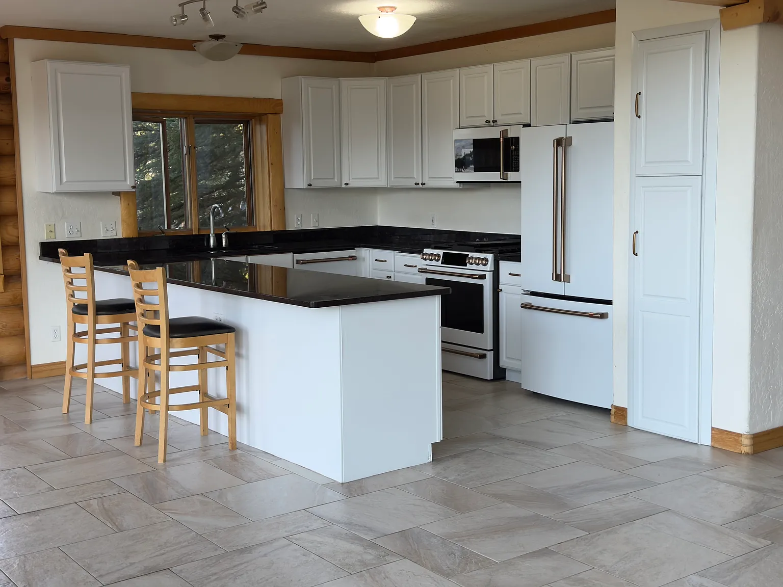 4057 Wildridge Rd W — Photo 3