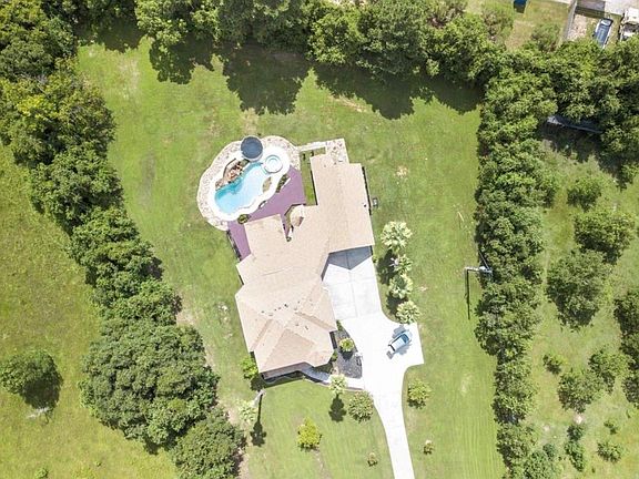 4th image of 21119 Rhodes Rd