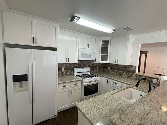 5th image of 2208 State Ave #A-b