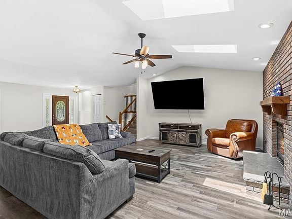 2nd image of 3 Harbor Point Ct