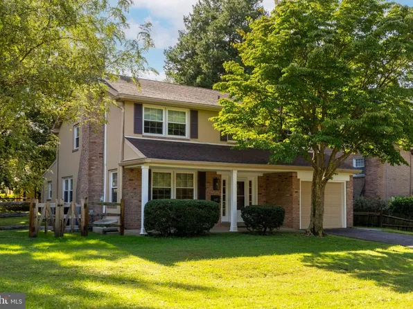 8113 Winston Rd, Philadelphia, PA 19118