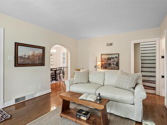 5th image of 56 Berry Wood Dr
