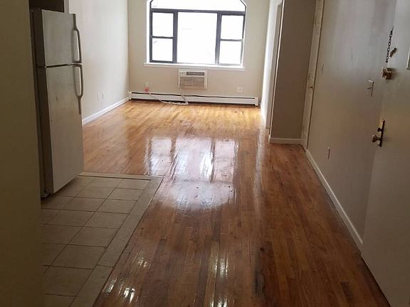 2nd image of 2182 Davidson Ave APT 3
