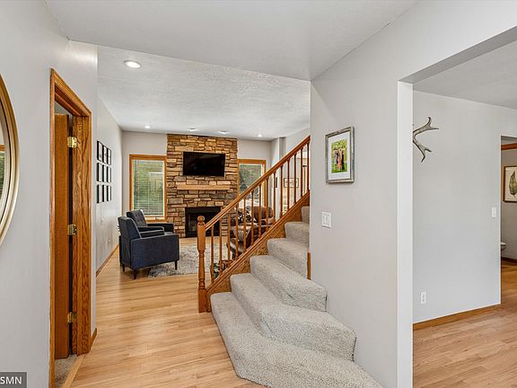 5th image of 105 Valley Ct