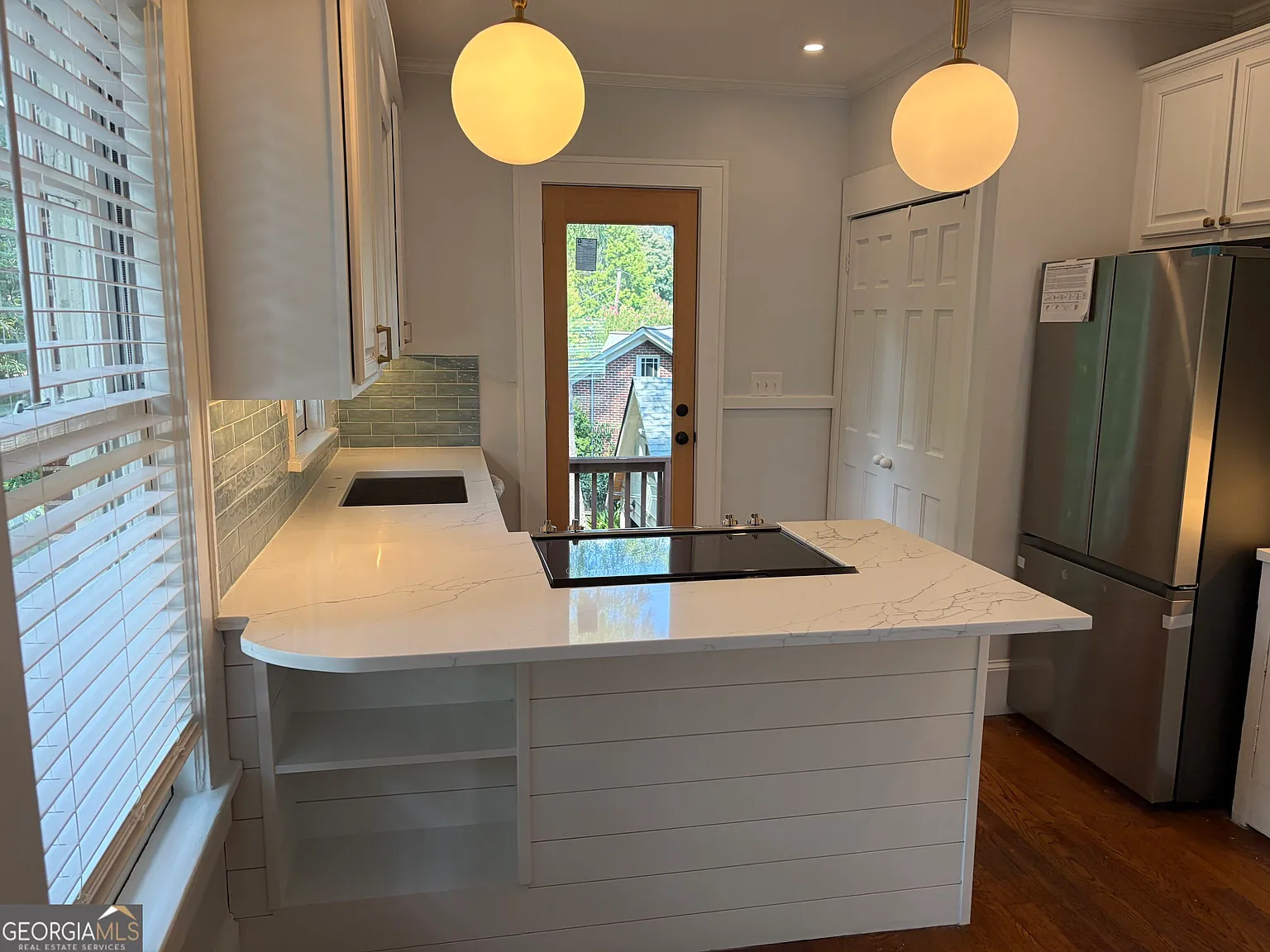 2 bed, 2.0 bath, 1650 sqft, $3,995 — Photo 2