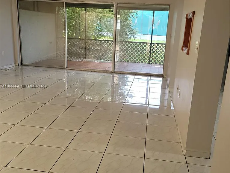 14389 Kendale Lakes Cir #14389 — Photo 2