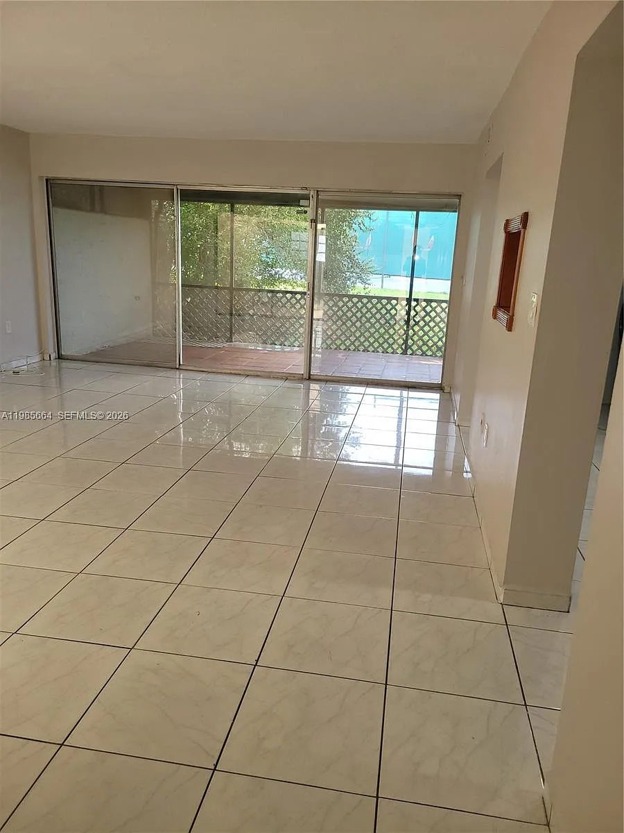 Building Photo - 14389 Kendale Lakes Cir #14389