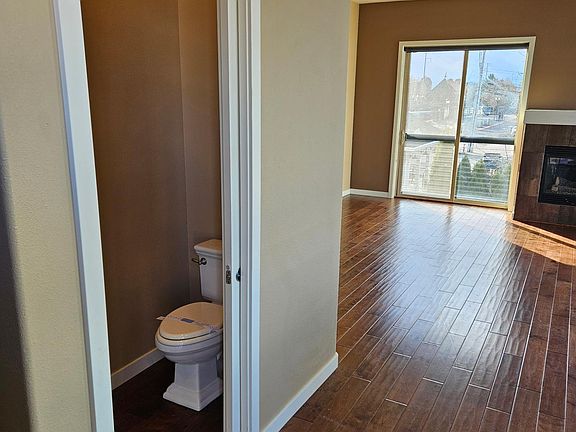 4th image of 433 SE Washington St #205