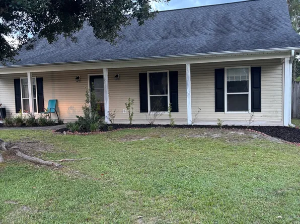 2055 Parkview Dr, Gautier, MS 39553
