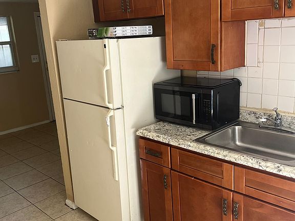 3rd image of 1211 E Holland Ave