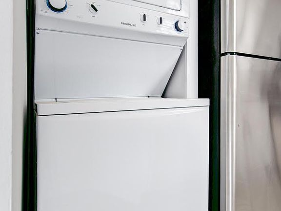3rd image of 1452 W Bryn Mawr Ave APT 3