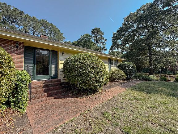 3rd image of 35197 Hillsborough Dr