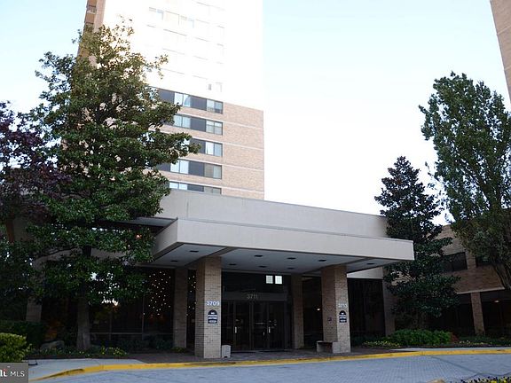 4th image of 3713 S George Mason Dr APT 911W