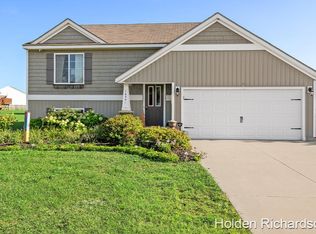 16251 Trent Ridge Dr, Cedar Springs, MI 49319