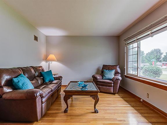 4th image of 7511 Cheshire Ln