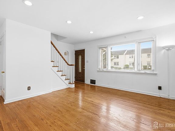 4th image of 1026 Bashford Ave