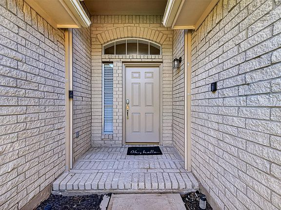 3rd image of 6910 Renata Cir