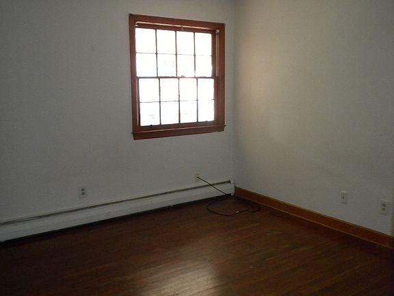 5th image of 804 Kenwood Ave #A
