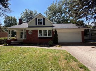 1384 Ford Rd, Lyndhurst, OH 44124