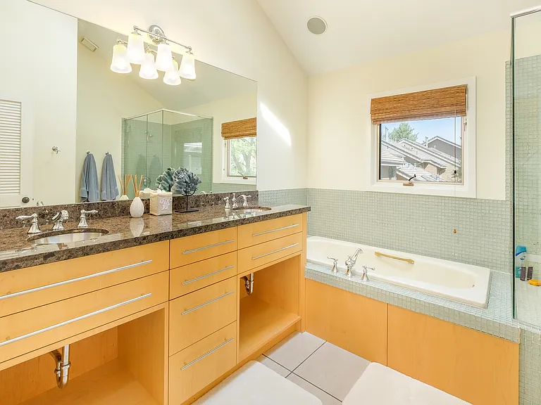 Mstr Bath & Shwr