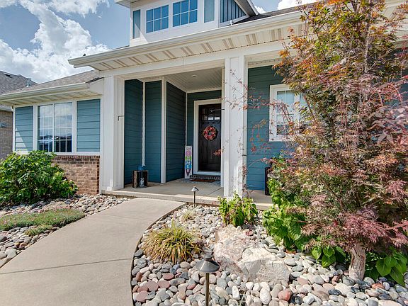 3rd image of 707 N Fox Hill Circle