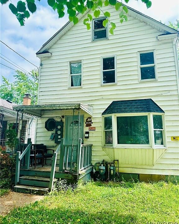 1st image of 253 Gold St