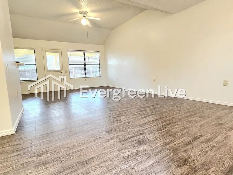 2252 Taos Ct — Photo 2