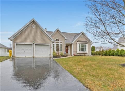 2nd image of 22 Crown Cir