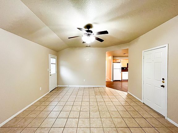 3rd image of 4108 Primrose Dr #A