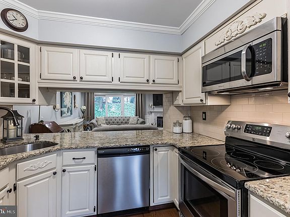 4th image of 604 Cheswold Ct