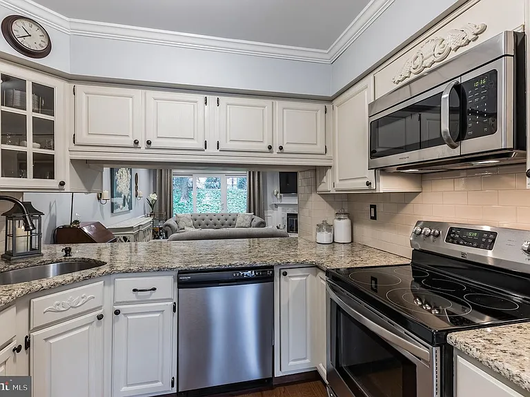 604 Cheswold Ct — Photo 4